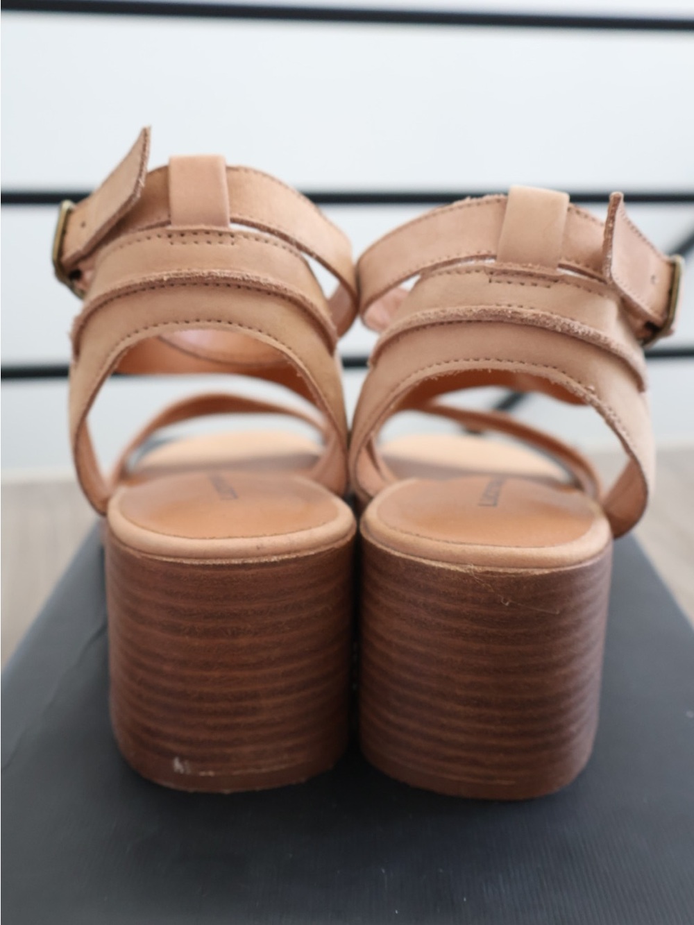 Lucky Brand Block Heel Strappy Sandal in Tan - Women's 6.5 - Picture 4 of 7